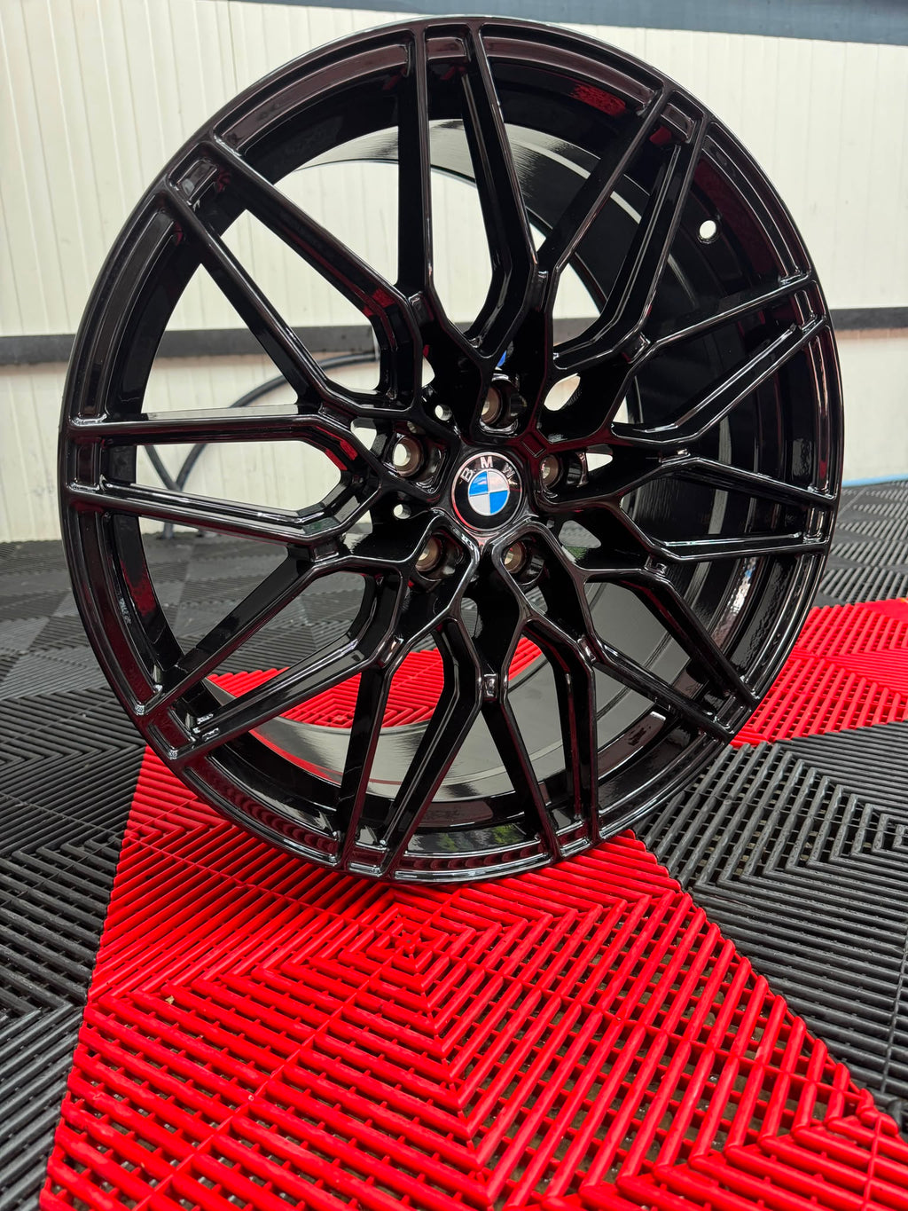 SET BMW STYLE R20 – Design. Performanță. Calitate.